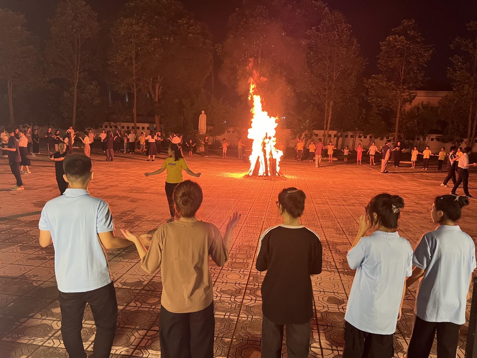 Thiếu nhi kết thúc hè